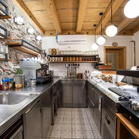 Hamr Divci Kamen Πανδοχείο *