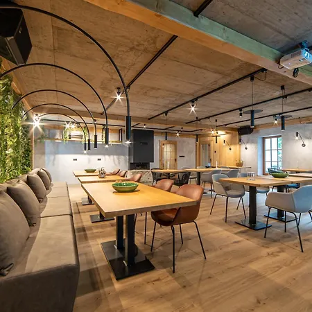 Hamr Divci Kamen Πανδοχείο